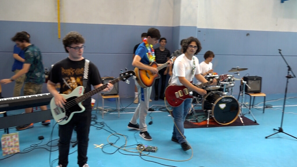 Musica Saluti E Lacrime L Ultimo Giorno Di Scuola Rock Del Barsanti