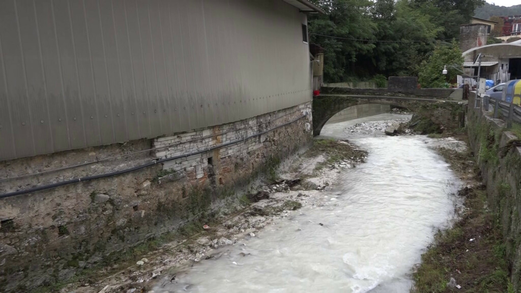 Piove E I Fiumi Si Tingono Di Bianco Allarme Marmettola Degli