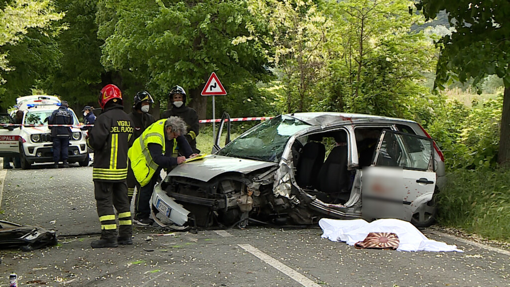 Muore Dopo Lo Schianto In Auto Contro Un Albero - NoiTV