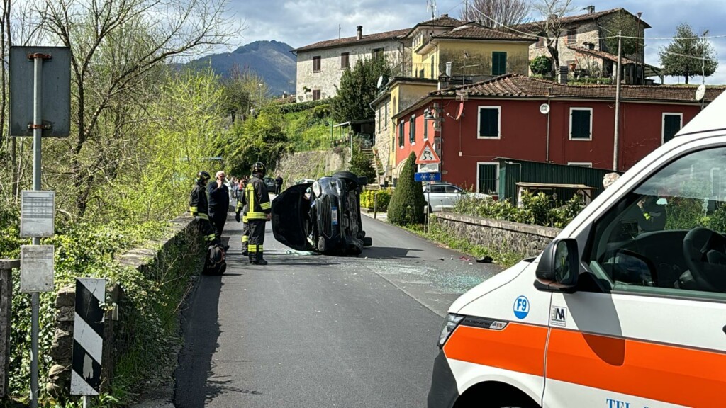 Auto Finisce Contro Un Muretto E Si Ribalta Sul Ponte Puccetti - NoiTV